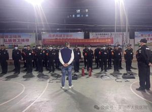 警医联动举行大练兵 确保岁末年初医院平安