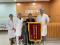 车祸磕掉门牙，口腔科妙手回春助患者长新牙