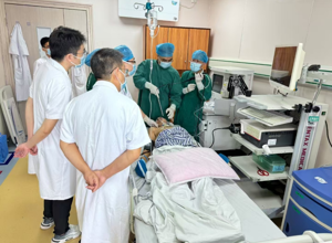 【新技术】我院成功开展首例经支气管镜支气管胸膜瘘封堵术