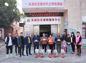 我院党委书记李权春节前到大山江街道良美社区慰问困难群众