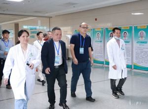 市政协副主席黄三浩一行到我院开展中医药产业发展专题调研